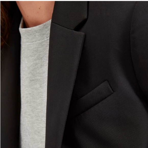 Everlane the Italian GoWeave Classic Blazer in Black - Picture 2 of 13